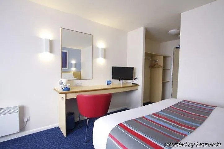Travelodge Aberdeen Central 3*,