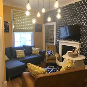Apartment Central City Pad One Bedroom Plus Double Sofabed Bath